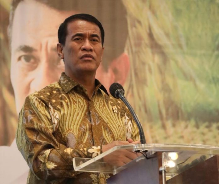 FOTO: Menteri Pertanian Andi Amran Sulaiman saat menghadiri Rakor Upsus Peningkatan Produksi Padi dan Jagung Tahun 2023-2024 di Surabaya, Rabu malam (22/11/2023).