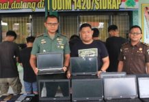 Belum Ada LP dari Korban Penipuan, 7 Diduga Pelaku Passobis Hanya Wajib Lapor FOTO: Dandim 1420 Sidrap, Letkol Inf Andika Ari Prihatoro, saat memberikan keterangan persnya bersama aparat penegak hukum.