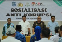 Soal Korupsi, Inspektorat Bulukumba Kumpulkan Kepala OPD hingga Kades FOTO: Bupati Bulukumba Andi Muchtar Ali Yusuf sekaligus memberikan ceramah umum. Narasumber sosialisasi yaitu Kajari Bulukumba Cahyadi Sabri, Kapolres Bulukumba diwakili Kasat Reskrim AKP Abustam dan penyuluh anti korupsi KPK Budiman.