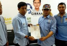 Taufiq Hidayat-Ilank Radjab Diberikan Mandat Ketua dan Sekertaris Gibran Center Sulsel FOTO: Kiri Joko Daryanto, Marsyudianto, Taufiq Hidayat dan Ilank Radjab