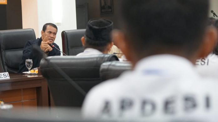 IMG-20231205-WA0260 FOTO: Menteri Pertanian (Mentan) Andi Amran Sulaiman saat bertemu Apdesi Sulawesi Selatan, Selasa, 5 Desember 2023.