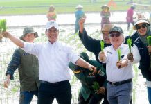 Kunjungi Kabupaten Bandung, Mentan Amran Ajak Petani Percepat Waktu Tanam FOTO: Menteri Pertanian, Andi Amran Sulaiman saat berada di Desa Gajah Mekar, Kecamatan Kutawaringin, Kabupaten Bandung Rabu (6/12/2023)