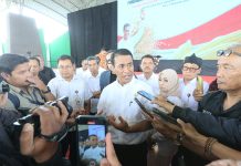 Ingin Petani Nyaman di Musim Tanam, Mentan Amran Gercep Revisi Peraturan Pupuk Bersubsidi FOTO: Menteri Pertanian, Andi Amran Sulaiman usai menghadiri penyuluh pertanian wilayah Jawa Barat di Gedung Bale Rame Kecamatan Soreang, Kabupaten Bandung. Rabu (6/12).