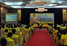 APPI Tuntaskan Konsolidasi Ribuan Pengurus Pimlur Partai Golkar di Dapil Makassar A FOTO: Ketua DPD Golkar Makassar Munafri Arifuddin (APPI) usai menggelar konsolidasi pengurus Pimlur Kecamatan Rappocini dan Kecamatan Makassar di gedung menara Bosowa, Jl. Jendral Sudirman Makassar. Ahad petang (10/12/2023).