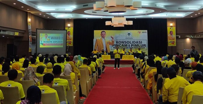 FOTO: Ketua DPD Golkar Makassar Munafri Arifuddin (APPI) usai menggelar konsolidasi pengurus Pimlur Kecamatan Rappocini dan Kecamatan Makassar di gedung menara Bosowa, Jl. Jendral Sudirman Makassar. Ahad petang (10/12/2023).