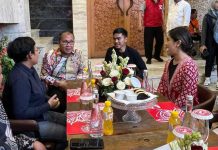 Penuh Canda Kaesang Bertemu Wali kota Makassar FOTO: Kanan Kaesang Pangarep baju hitam saat bersama Wali kota Makassar Moh Ramadhan Pomanto atau 'Danny di kediaman Wali kota Makassar Jalan Amirullah, Kecamatan Mamajang, Makassar. Selasa (12/12/2023).