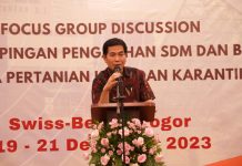 Itjen Kementan Gelar FGD Peralihan SDM dan BMN ke Badan Karantina Indonesia FOTO: Inspektur III Itjen Kementan, Andry Asmara saat menghadiri Focus Group Discussion (FGD) dalam rangka melakukan pendampingan pengalihan Unit Kerja Sumber Daya Manusia (SDM) dan Barang Milik Negara (BMN) Badan Karantina Pertanian Kementan menjadi Badan Karantina Indonesia, Wisnu Haryana di Bogor, kemarin Rabu, (20/12/2023).