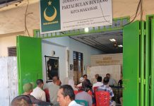 Resolusi PBB Makassar di 2024, Optimis Raih Kursi di DPRD FOTO: Pengurus DPC PBB Makassar, Arman Muis saat memimpin rapat.Minggu (31/12/2023).