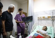 BARAK Minta Tindakan Tegas Juga Ke Relawan Ganjar Gunakan Knalpot Racing Jangan Anggota TNI AD Disalahkan FOTO: Capres Ganjar Pranowo saat membesuk korban penganiyaan oleh oknum anggota Yonif Raider 408/SBH Boyolali.