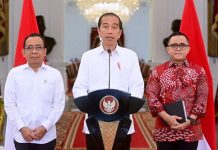 Kemenkeu: Gaji 8 Persen Bagi PNS-PPPK dan TNI-POLRI Dirapel per 1 Januari 2024 FOTO: Presiden Joko Widodo saat memberikan keterangan pers soal rekrutmen ASN 2024 di Istana Kepresidenan, Jakarta, Jumat (5/1/2024).(dok. Sekretariat Presiden)
