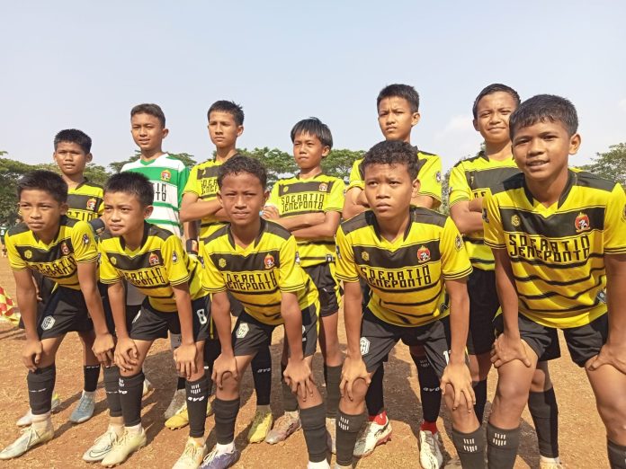 FOTO: Tim U-13 Jeneponto saat akan mengikuti babak penyisihan grup piala Soeratin zona Sulawesi Selatan beberapa waktu lalu di Lapangan SPN Batua, Panaikang, Kota Makassar, Sulawesi Selatan. (LN)