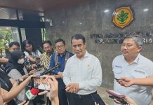 Kepala Dinas Diminta Tancap Gas, Mentan Amran: Cetak Sawah dan Program Strategis Tak Boleh Kendur FOTO: Menteri Pertanian Andi Amran Sulaiman saat ditemui sejumlah awak media di Kantor Kementerian Pertanian.