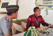 Kanwil Kemenkumham Sulsel Lakukan Monev di Rutan Kelas IIB Barru FOTO: Kabid Pembinaan, Bimbingan, dan Teknologi Informasi, Bapak Rahnianto dan Kepala Rutan Kelas IIB Barru, Amsar.