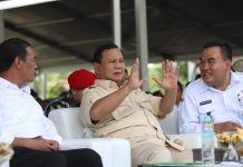 Kementan Bantu 40 Ribu Hektar LMDH di Kabupaten Blora Jawa Tengah FOTO: Dari kiri Menteri Pertanian Andi Amran Sulaiman, Menteri Pertahanan Prabowo Subianto dan Bupati Blora