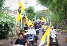 Disambut Iring-Iringan Ratusan Motor, Taufan Pawe Disambut Antusias Masyarakat Bulukumba FOTO: Warga di kabupaten bulukumba saat menyambut kedatangan ketua DPD Partai Golkar, Taufan Pawe