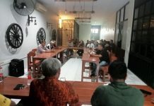 Sindir Zul Majjaga: Ilham, Kamu Jangan Jadi Warga Bulukumba yang Melo FOTO: Dialog Kongklusi Opini Politik Pemilu Dapil Sulsel 2 yang digelar oleh komunitas Pa'kopi Masogi, di Jalan Perintis Kemerdekaan1, Tamalanrea, Makassar. Sabtu (20/1/2024).