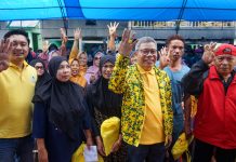 Dua Hari Keliling di Bulukumba, Taufan Pawe Dapat Dukungan Masyarakat Untuk Duduk di DPR RI FOTO: Caleg DPR RI Dapil II Partai Golkar Nomor Urut 4, Taufan Pawe (TP) menggelar sosialisasi, di Kabupaten Bulukumba selama dua hari, Jumat - Sabtu, 20 Januari 2024.
