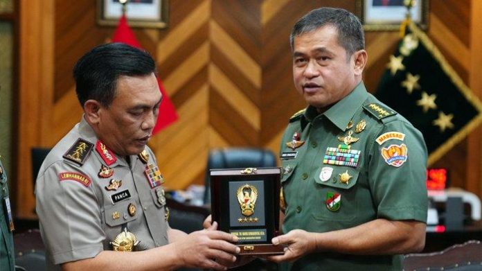 FOTO: Kiri Sekretaris Utama Lembaga Ketahanan Nasional (Sestama Lemhannas) Komjen Pol Panca Simanjuntak Kepala Staf TNI Angkatan Darat (Kasad) Jenderal TNI Maruli Simanjuntak, Kamis (18/1/2024).