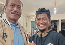 Tampil Gemilang di Debat Ketiga Cawapres, ini Kata Gibran Center Sulsel FOTO: Ketua TKD Sulsel Irjen Pol (Purn) Andi Damisnur dan Ketua Gibran center usai nonton bareng debat cawapres ketiga di kawasan bisnis panakkukang, kota Makassar. Minggu (21/1/2024) malam.