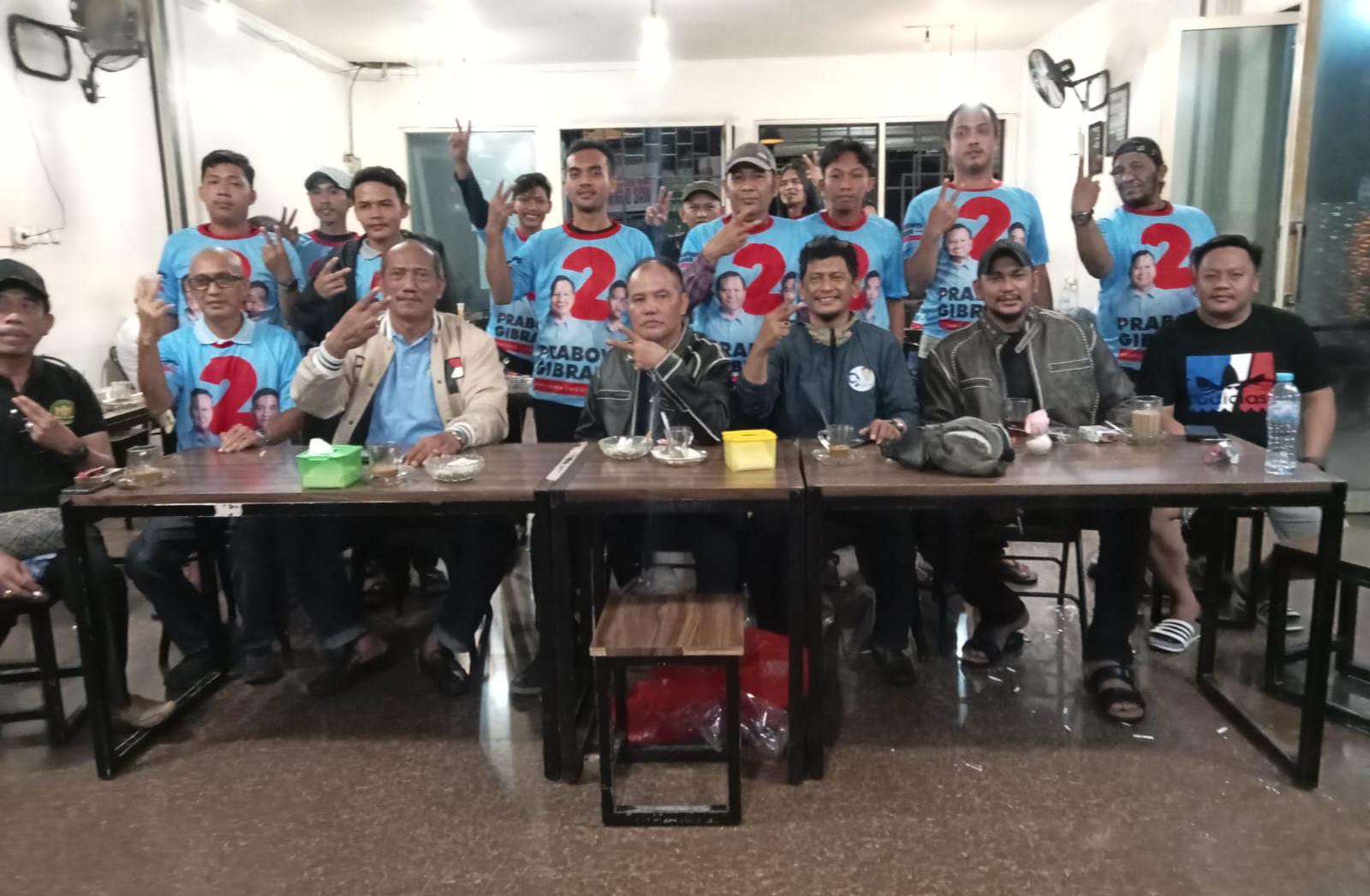 FOTO: Ketua TKD Sulsel saat nonton bareng debat ketiga Cawapres. Minggu (21/1/2024) 