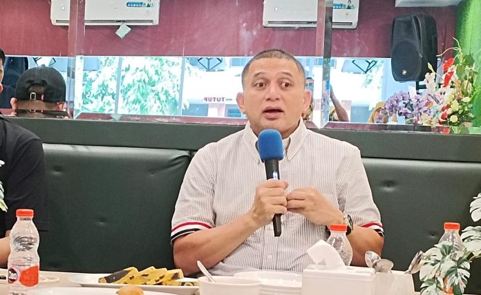 IMG-20240122-WA0552 FOTO: Munafri Arifuddin Ketua DPD Partai Golkar saat memberikan keterangan persnya di Makassar