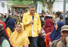 Didampingi Kartini Ottong Selama Dua Hari, Taufan Pawe Dapat Dukungan Masyarakat Sinjai ke Senayan FOTO: Caleg DPR RI Dapil II Partai Golkar Nomor Urut 4, Taufan Pawe (TP) menggelar sosialisasi, di Kabupaten Sinjai selama dua hari, Minggu - Senin, 21 - 22 Januari 2024.