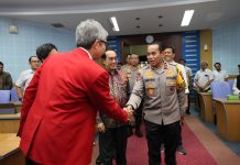 Dialog dan Silaturahmi Kapolda Sulsel dengan Civitas Universitas Hasanuddin FOTO: Kapolda Sulsel Irjen Pol Andi Rian R Djajadi, S.I.K., M.H. saat melakukan Kunjungan Silaturahmi Ke UNHAS (Universitas Hasanuddin) Makassar Pada Senin, (22/01/2024).