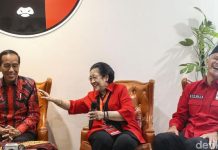 Kabar Jokowi Bakal Temui Ketum PDIP, Hasto Sebut Pintu Rumah Megawati Selalu Terbuka FOTO: Tawa Ceria Jokowi-Mega di Rakernas PDIP. Foto: Rifkianto Nugroho (properti detik)