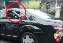 Video Pose Dua Jari dari Mobil Presiden Viral, Jokowi: Menyenangkan Tangkap layar pose dua jari dari dalam mobil kepresidenan (sumber akun tiktok @kedaidepaktugiman