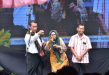 Genjot Produksi, Mentan Amran Beri Pembinaan 5.000 Penyuluh dan Petani di Sumbawa FOTO: Menteri Pertanian (Mentan) Andi Amran pada kegiatan pembinaan penyuluh di halaman Kantor Bupati Sumbawa Besar, Kamis (25/1/2024).