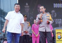 Kapolda Sulsel Andi Rian Puji Bupati Andi Utta: Pembangunan Bulukumba Luar Biasa FOTO: Kiri Bupati Andi Muchtar Ali Yusuf dan Kapolda Sulawesi Selatan Irjen Pol Andi Rian R Djajadi di rumah jabatan Bupati Bulukumba, Kamis 25 Januari 2024.