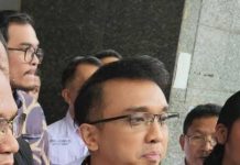 Diperiksa 12 Jam Hingga Penyidik Lakukan Penyitaan Handphone Milik Aiman FOTO: Aiman Witjaksono, Juru bicara atau Jubir Tim Pemenangan Nasional (TPN) Ganjar Pranowo-Mahfud Md usai diperiksa oleh penyidik Polda Metro jaya.