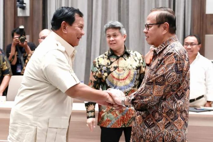 FOTO: Prabowo Subianto saat berkunjung ke kantor Konferensi Waligereja Indonesia (KWI) di Jalan Cut Meutia 10, Jakarta Pusat, Jumat (26/1).