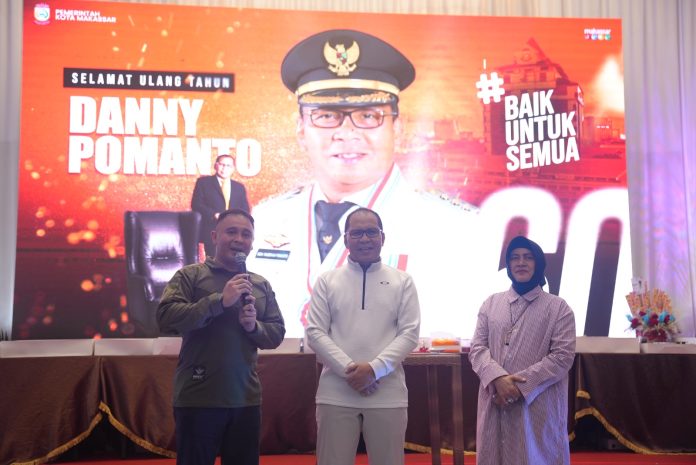 FOTO: Wali Kota Makassar, Moh Ramdhan Pomanto, merayakan ulang tahunnya yang ke-60 didampingi istri tercintanya, Indira Yusuf Ismail di kediamannya, Jalan Amirullah, Selasa (30/01/2024).