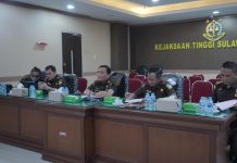 Kajati Sulsel Hadiri Ekspose Perkara untuk Dimohonkan RJ oleh Kejari Pangkep dan Maros FOTO: Kepala Kejaksaan Tinggi (Kajati) Sulsel, Leonard Eben Ezer Simanjuntak, S.H., M.H., Mengikuti 2 (dua) ekspose perkara untuk dimohonkan persetujuan RJ.