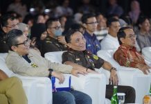 Hadiri Talk Show Pemilu Damai, Kajati Sulsel Siapkan 33 Posko Aduan & Hotline Pengaduan di Phone: 081524187166 FOTO: Kepala kejaksaan tinggi (Kajati) Sulawesi Selatan Leonard Eben Ezer Simanjuntak,SH.MH menghadiri talk Show sesi 2 Pemilu Damai dengan tema Literasi Pemilu untuk Demokrasi yang Sehat.