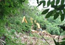 Tambang Ilegal Marak, Bupati Maros Tak Berdaya, WRC Desak Tipiter Polda Sulsel Police Line Galian C di Desa Labuaja FOTO: Aktivitas alat berat di Desa Labuaja, Kecamatan Cenrana, Kabupaten Maros diduga ilegal (Properti Borgol media)