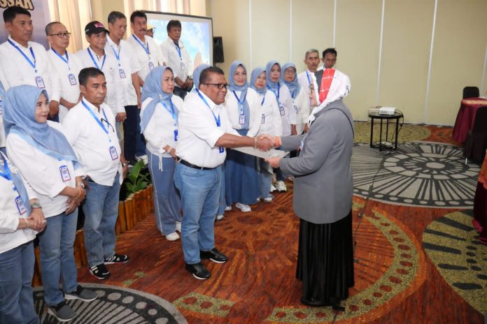 FOTO: Ketua Ikatan Alumni (IKA) Smansa angkatan 1984, Prof Dr. Arifuddin Mannan, SE, M.SI, AK menghadiri pelatihan dan pengukuhan IKA ’84 di Hotel Santika Jalan Sultan Hasanuddin, Kecamatan Ujung Pandang. Sabtu, (3/2/2024).