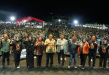HUT Bulukumba, Armada Band Pukau Ribuan Warga FOTO: Pj Gubernur Sulsel, Bupati dan Wakil bupati, muspika Bulukumba dan personel Armada band.