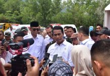 Mentan Amran: Sudah Ada Hilal di Aceh Untuk Kita Stop Impor Jagung FOTO: Menteri Pertanian Andi Amran Sulaiman menemui awak media usai melakukan panen sekaligus tanam jagung bersama Pangdam Iskandar Muda, Mayjen TNI Novi Helmy Prasetya dan Pj Gubernur Aceh, Achmad Marzuki di lahan Demplot Yonif 112/DJ di Desa Deunong Kecamatan Darul Imarah Kabupaten Aceh Besar. Selasa (6/2/2024)
