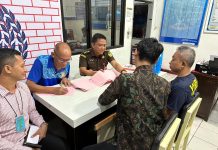 Kasus Korupsi Rp30,5 Milyar P-21, Kasipenkum Kejati Sulsel: Diserahkan ke JPU Kejari Makassar FOTO: Tim Penyidik pada asisten tindak pidana khusus menyerahkan para tersangka kasus dugaan korupsi PT. Surveyor Indonesia Cabang Makassar Tahun 2019-2020 kepada Jaksa Penuntut Umum Kejari Makassar di Lapas Klas IA Makassar. Selasa (6/2/2024)