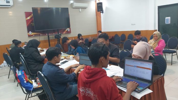 FOTO: Aktivitas Posko DPTb KPU Kota Makassar di Kantor KPU Provinsi Sulawesi Selatan (ist)