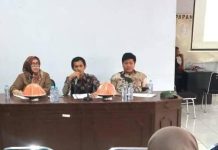 Bawaslu Sebut Video Viral Sekda Takalar Tak Penuhi Unsur Pelanggaran Pemilu FOTO: Kordinator Divisi PP dan PS Bawaslu Takalar Zahlul Padil (Tengah) saat memberi keterangan persnya terkait putusan Bawaslu terhadap Sekda Takalar. (Ist)