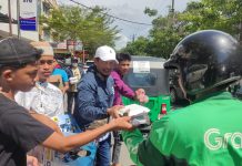 Gibran Center Gelar Jumat Berkah, Illank Radjab: Implementasi Program Makan Siang FOTO: Ilank Radjab, Sekertaris Gibran Center Sulsel saat menggelar Jumat berkah Jumat bersama pengurus dan relawan. Jumat (9/2/2024).