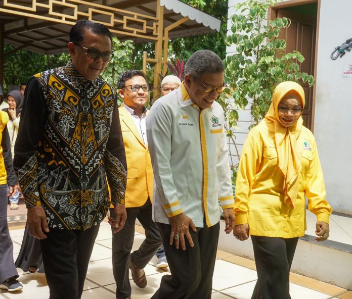 FOTO: Prof. Nurdin Abdullah berkesempatan hadir dalam Bimtek Saksi TPS Partai Golkar di Bantaeng yang digelar di rumah pribadi mantan gubernur Sulsel itu, Kamis, 8 Februari 2024.