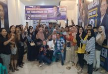Warga BTP Dukung ARS Jadi Wakil Rakyat dari Dapil Makassar 3 FOTO: Andi Rachman Saleh bersama puluhan warga dan relawan usai menggelar konsolidasi jelang pemilihan 14 Februari 2024 mendatang.