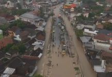 Kementerian Respon Cepat Banjir di Lahan Pertanian Grobogan FOTO: Akses jalan menuju dan ke Semarang-Gubug yang lumpuh total akibat banjir bandang. total ada 12 kecamatan di Grobogan terendam banjir. (tangkapan layar/@magelang_raya)