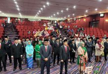 Dr Andi Ihsan Resmi Menjabat Dekan Fakultas Seni dan Desain UNM Periode 2024-2028 FOTO: Suasana pelantikan Dr. Andi Ihsan, Menjabat Dekan Fakultas Seni dan Desain UNM Periode 2024-2028.