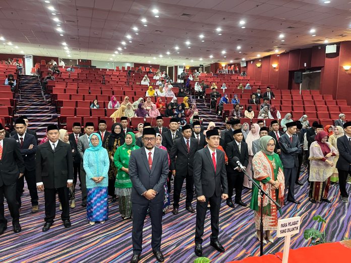 FOTO: Suasana pelantikan Dr. Andi Ihsan, Menjabat Dekan Fakultas Seni dan Desain UNM Periode 2024-2028.