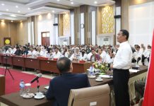 Gerak Cepat Kolaborasi Mentan dan Menko PMK Bantu Petani Terdampak Banjir FOTO: Menteri Pertanian (Mentan) Andi Amran Sulaiman saat menggelar pertemuan dengan para peneliti pertanian (Ex-Litbang Pertanian) di Badan Riset Inovasi Nasional (BRIN) di Auditorium Utama Sadikin Sumintawikarta, Kota Bogor, Jawa Barat, Senin, 19 Februari 2024.